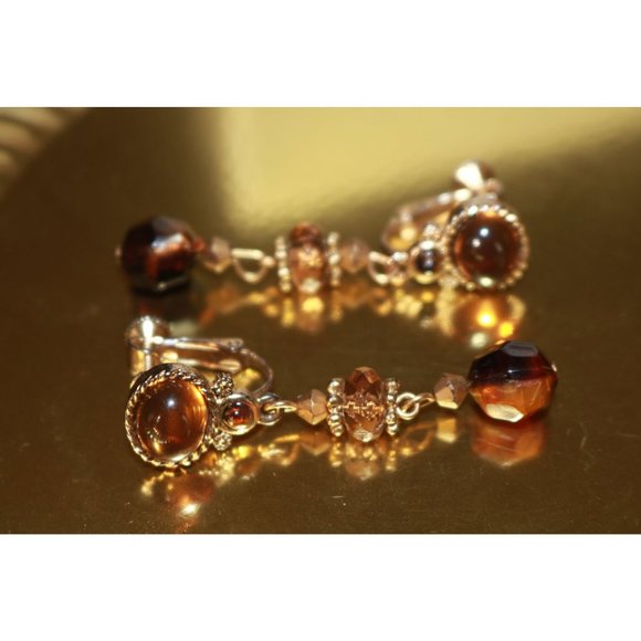 Vintage Champagne Brown & Gold Elegant and Ornate Screw-back Earrings - Picture 10 of 10